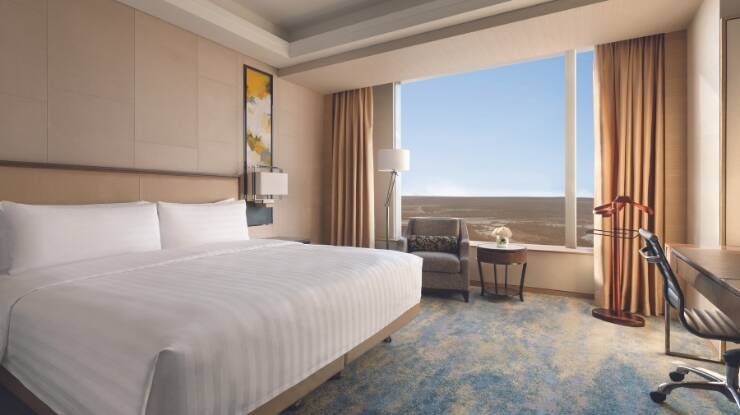 Stay in the Horizon Deluxe Room and enjoy the Horizon Club privileges.