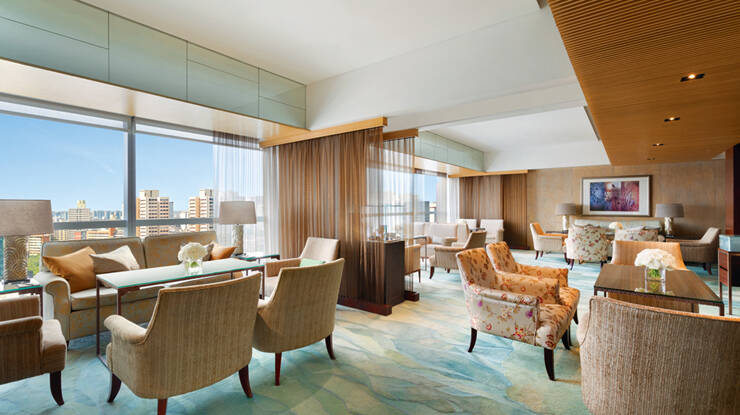 Guests staying in Valley Wing and suites will enjoy Shangri-La’s signature warm Asian hospitality.