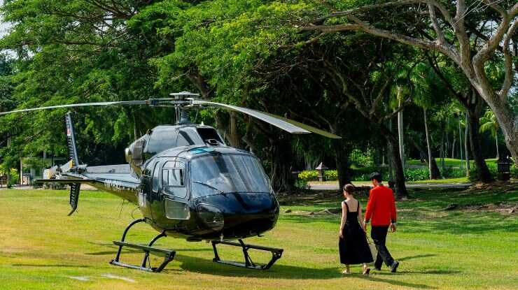 키나발루산 위 하늘의 일출