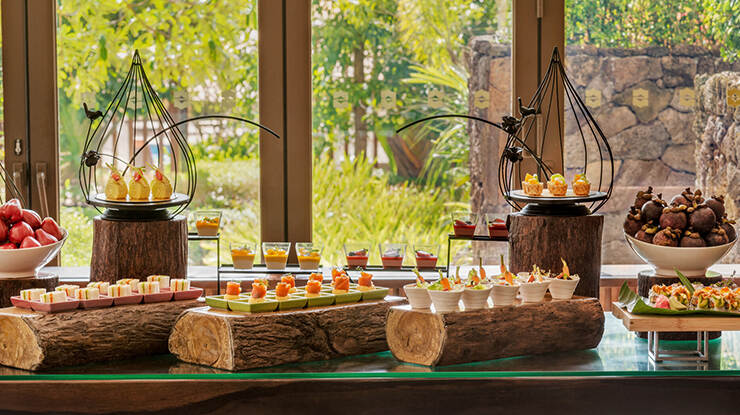 Welcome fruits and one-time complimentary Minibar