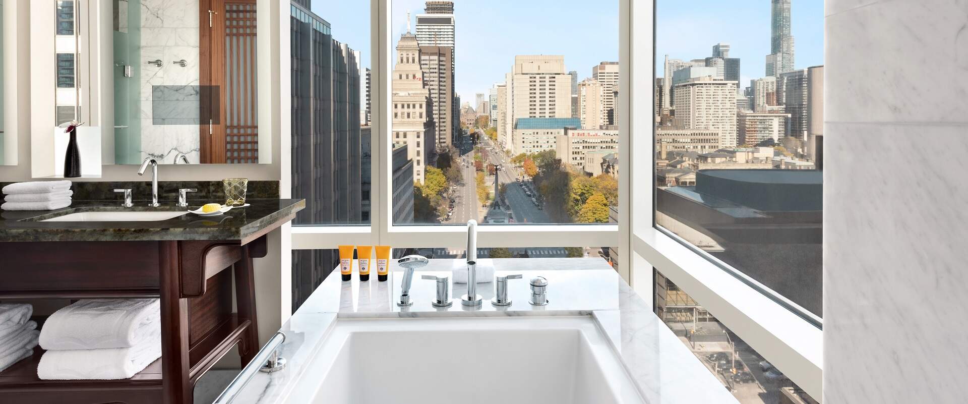 Luxury Hotel In Toronto Shangri La Hotel Toronto