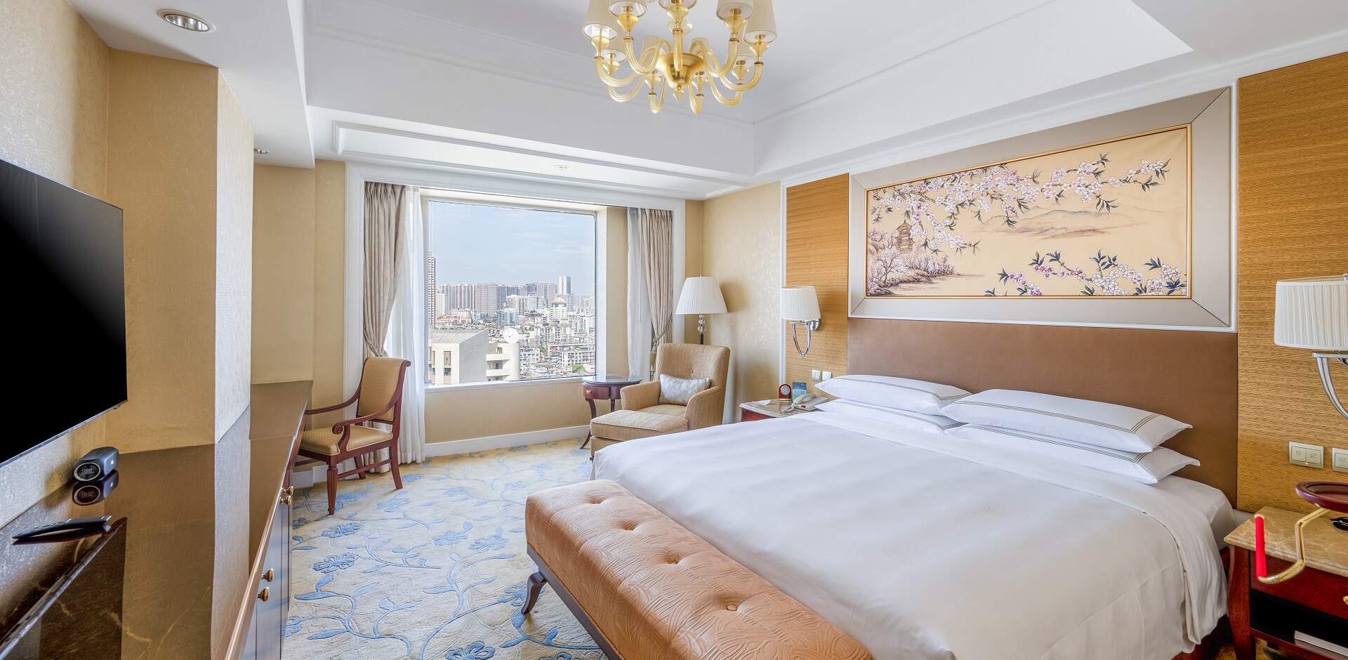 Shangri-La Wuhan Rooms and Suites | Elegance & Comfort